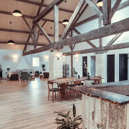 Surf & Skate House, Ancien Chai Viticole. *